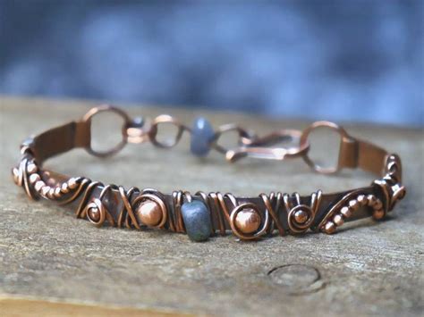 Slightly bent clasp / bracelet 